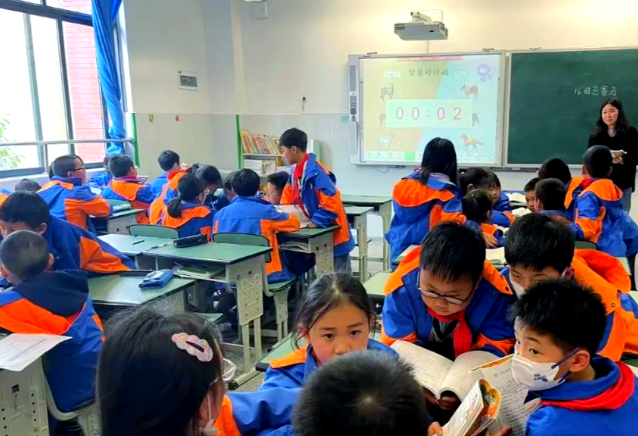 师德师风建设提升专业还活跃把信息技能用在讲堂上 师德师风建设提升专业还活跃把信息技能用在讲堂上