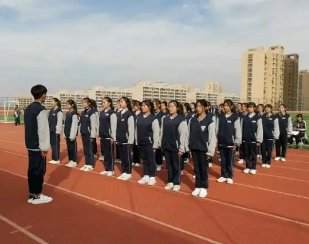 实时收集学生运动负荷心率等数据为学生个性化训练供给科学依据 实时收集学生运动负荷心率等数据为学生个性化训练供给科学依据