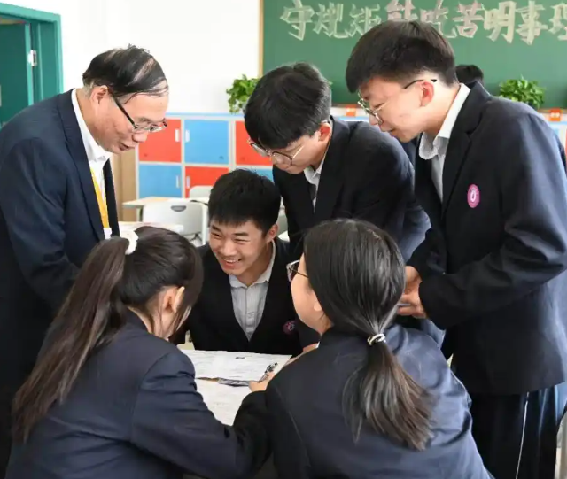 每一位学生构建起安稳班级办理精准分层授课动态学情调整 每一位学生构建起安稳班级办理精准分层授课动态学情调整